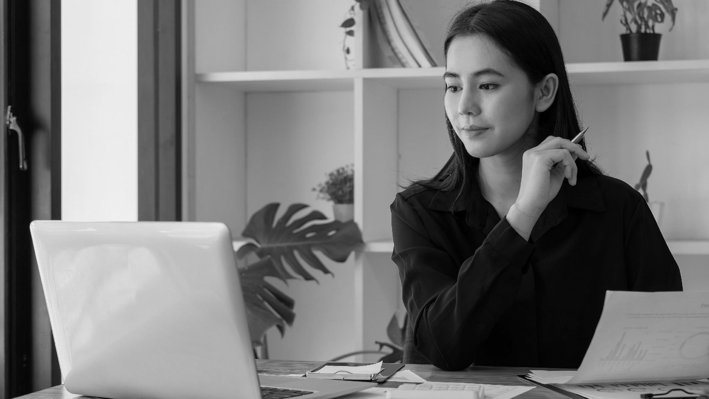 Teilnehmer bei einem interaktiven Seminar zur Entwicklung einer Wachstumsmentalität